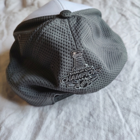 Tampa Bay Lightning Hat - Picture 3 of 5